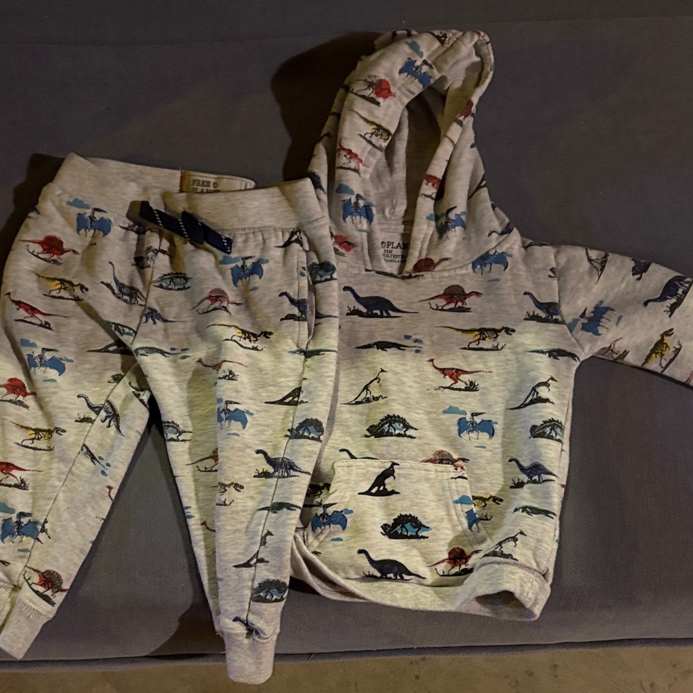Free Planet Cream Dinosaur Lounge Set with Multicolor Print